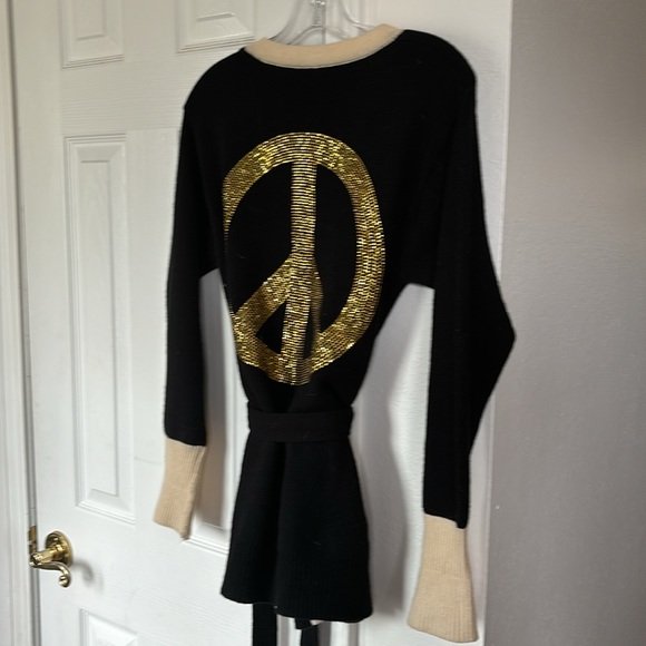 E.vil size Small Gold Peace Sign Sweater NWT - Picture 4 of 5